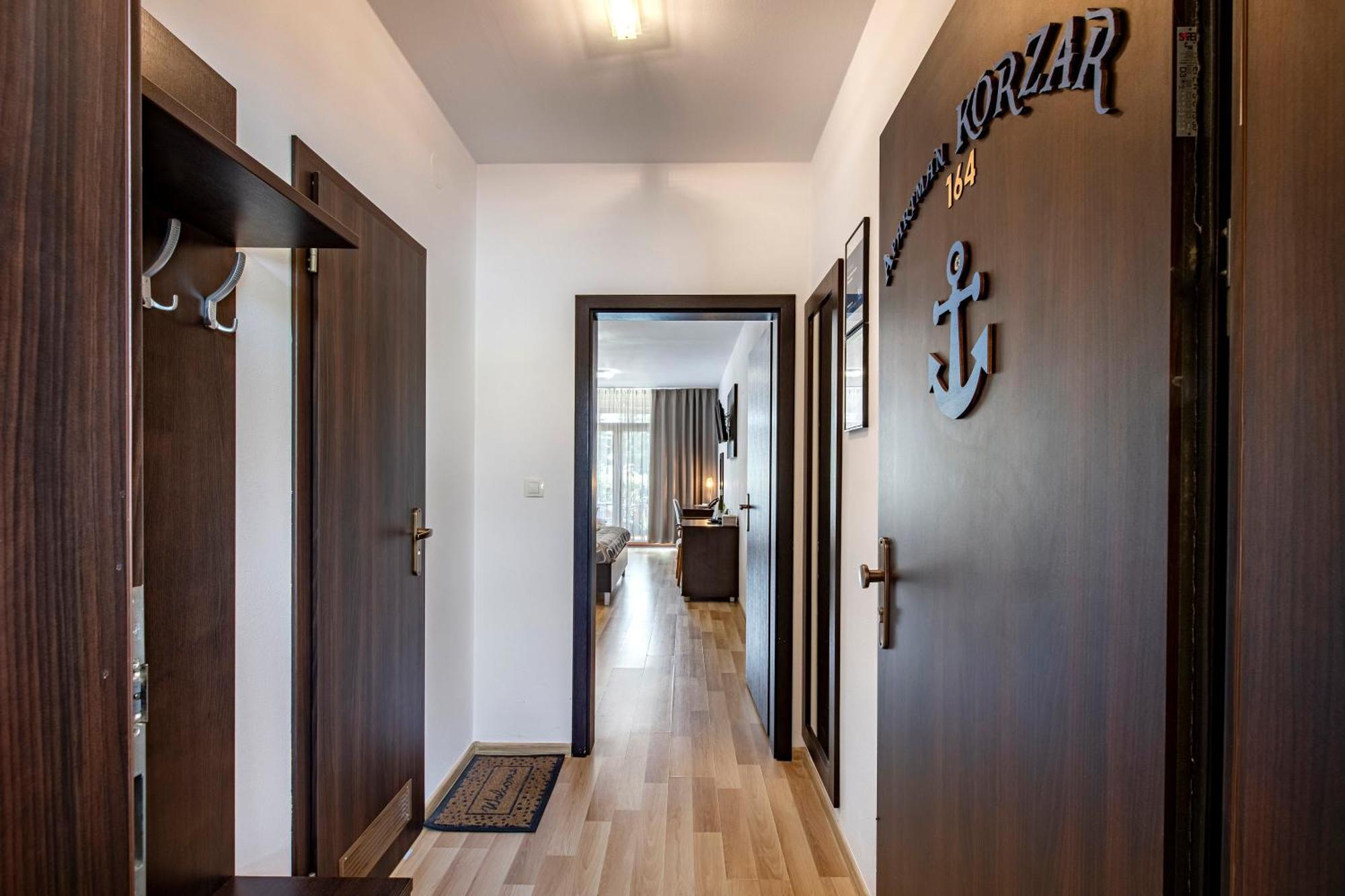 Besenova Apartman Korzar Bagian luar foto